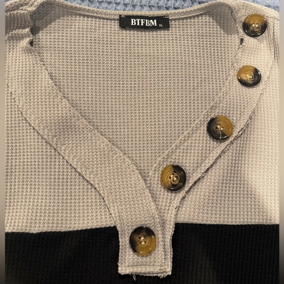 Colorblock Button XL Top - Picture 4 of 4